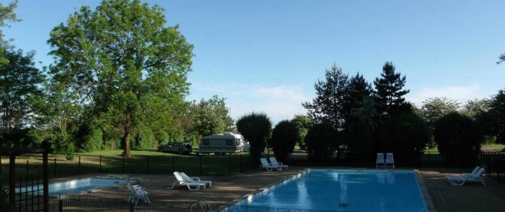 Camping De La Croix D'Arles Bourg  Exteriör bild