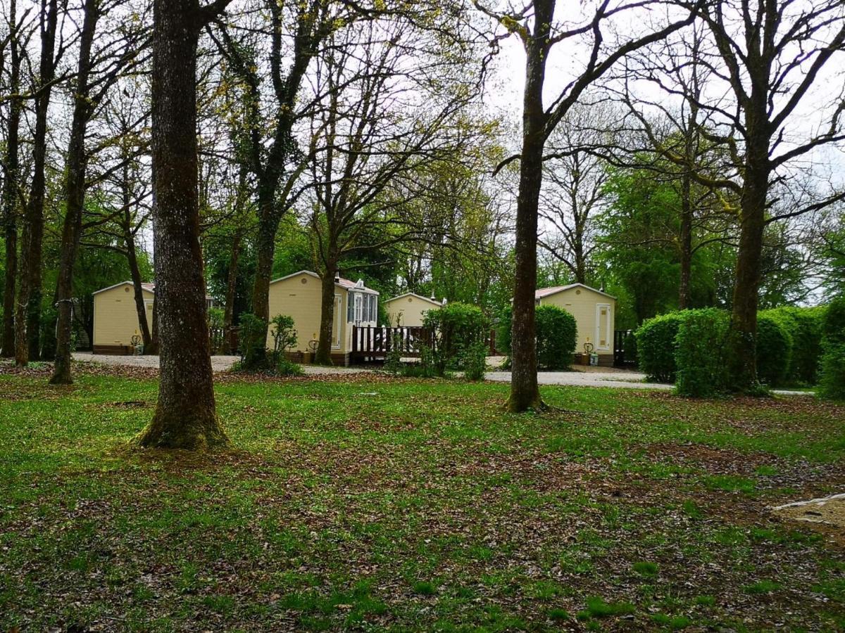 Camping De La Croix D'Arles Bourg  Exteriör bild