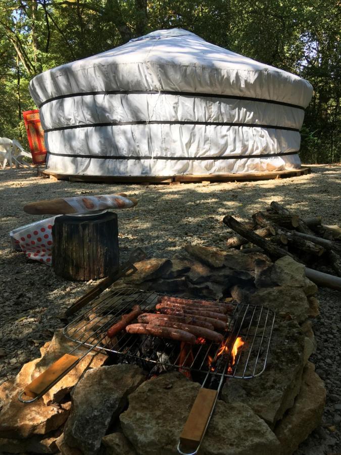 Camping De La Croix D'Arles Bourg  Exteriör bild